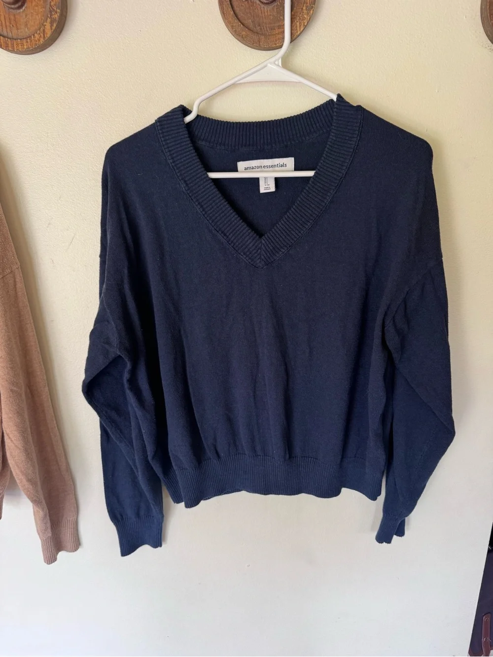 Amazon Essentials V-Neck crop Sweater in camel tan and Navy size large